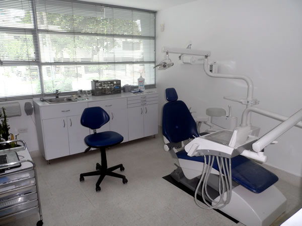 dental abroad dentist overseas cartagena colombia